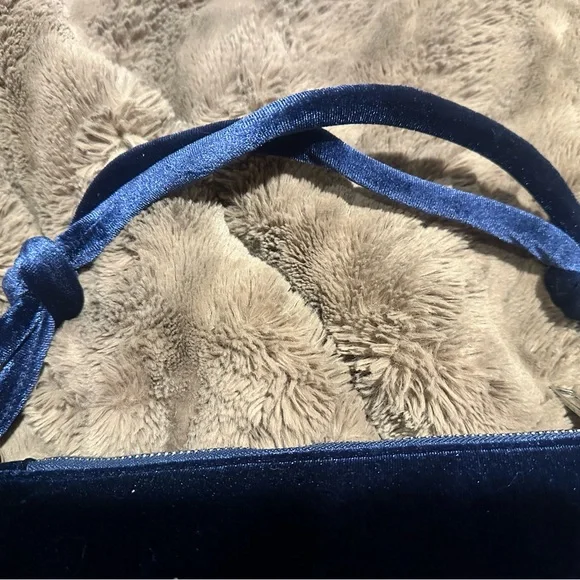 Sasha Navy Velvet Clutch - Picture 5 of 8